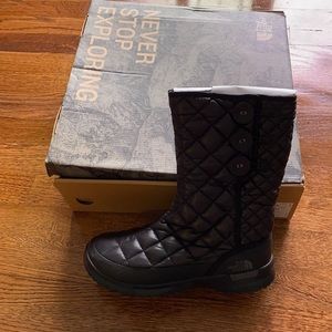 Black size 6 snow boots brand new still in box